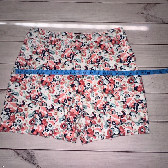 Gloria Vanderbilt Amanda Shorts | Size 10P Petite | Floral Print Summer Walking - Picture 4 of 7